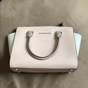 Michael kors crossbody bag
